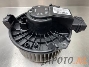 Usados Motor de ventilador de calefactor Honda CR-V (RE) 2.0 16V Precio € 74,95 Norma de margen ofrecido por Japoto Parts B.V.