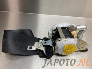 Used Front seatbelt, right Toyota iQ 1.0 12V VVT-i Price € 75,00 Margin scheme offered by Japoto Parts B.V.