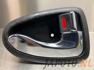 Used Front door handle 4-door, right Hyundai Accent 1.6 16V Price € 14,95 Margin scheme offered by Japoto Parts B.V.