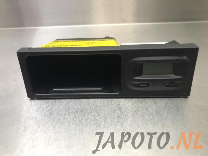 Używane Zegar Mazda 323 Fastbreak (BJ14) Cena € 10,45 Procedura marży oferowane przez Japoto Parts B.V.