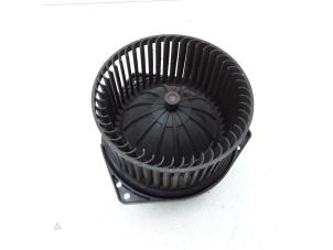 Usados Motor de ventilador de calefactor Nissan Vanette (C23) 2.3 D E/Cargo Precio € 25,00 Norma de margen ofrecido por Japoto Parts B.V.