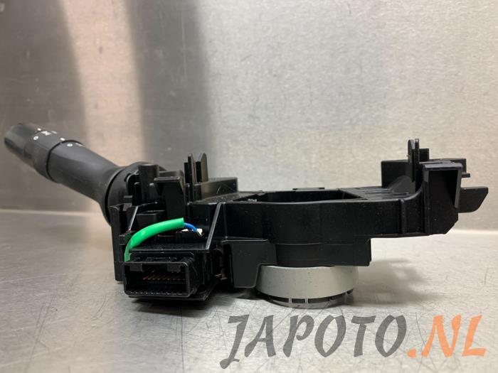 Light switch from a Toyota Yaris III (P13) 1.5 16V Dual VVT-iE 2017