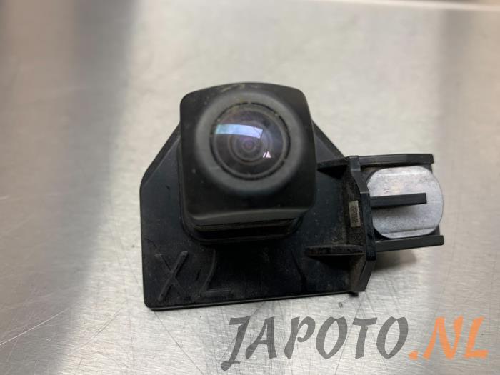 Reversing camera from a Toyota Yaris III (P13) 1.5 16V Dual VVT-iE 2017