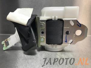 Usados Cinturón de seguridad centro detrás Suzuki SX4 (EY/GY) 1.6 16V VVT Comfort,Exclusive Autom. Precio € 29,95 Norma de margen ofrecido por Japoto Parts B.V.
