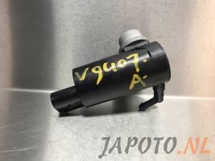 Używane Pompa spryskiwacza tyl Suzuki SX4 (EY/GY) 1.6 16V VVT Comfort,Exclusive Autom. Cena € 14,95 Procedura marży oferowane przez Japoto Parts B.V.