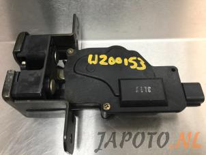 Used Tailgate lock mechanism Kia Sorento I (JC) 2.5 CRDi 16V Price € 29,99 Margin scheme offered by Japoto Parts B.V.