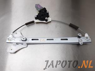 Używane Mechanizm szyby lewej tylnej wersja 4-drzwiowa Hyundai i20 (GBB) 1.0 T-GDI 100 12V Cena € 54,44 Z VAT oferowane przez Japoto Parts B.V.