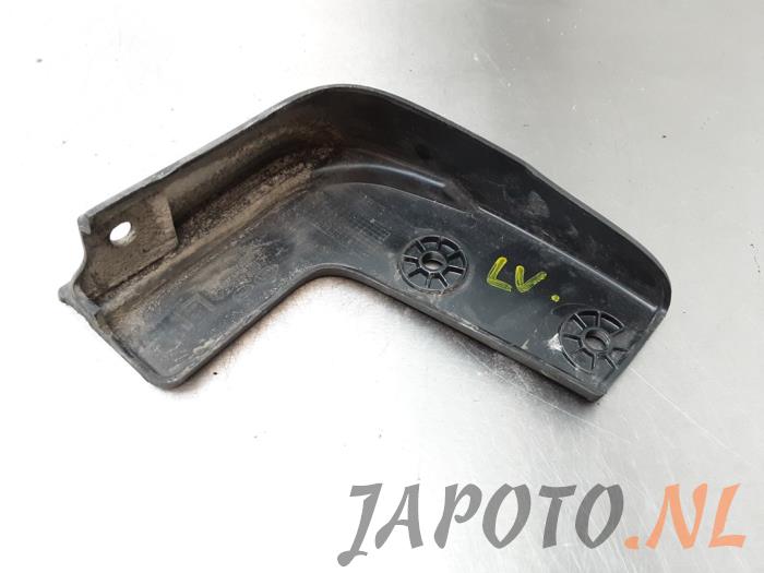 Mud-flap from a Hyundai i20 (GBB) 1.0 T-GDI 100 12V 2017