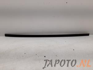 Usagé Montant de toit droit Hyundai i20 (GBB) 1.0 T-GDI 100 12V Prix € 35,09 Prix TTC proposé par Japoto Parts B.V.