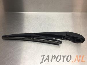 Usagé Bras essuie-glace arrière Toyota RAV4 (A4) 2.0 D-4D 16V 4x2 Prix € 29,95 Règlement à la marge proposé par Japoto Parts B.V.