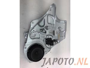 Używane Mechanizm szyby lewej tylnej wersja 4-drzwiowa Kia Sportage (SL) 2.0 CRDi 16V VGT 4x4 Cena € 60,44 Z VAT oferowane przez Japoto Parts B.V.