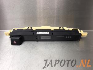 Używane Zegar Toyota RAV4 (A4) 2.0 D-4D 16V 4x2 Cena € 49,95 Procedura marży oferowane przez Japoto Parts B.V.