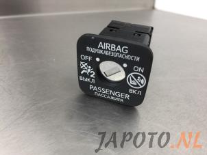 Usagé Verrouillage airbag Toyota RAV4 (A4) 2.0 D-4D 16V 4x2 Prix € 14,95 Règlement à la marge proposé par Japoto Parts B.V.