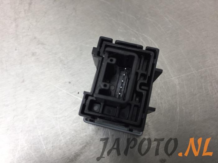 Interruptor de un Toyota RAV4 (A4) 2.0 D-4D 16V 4x2 2014