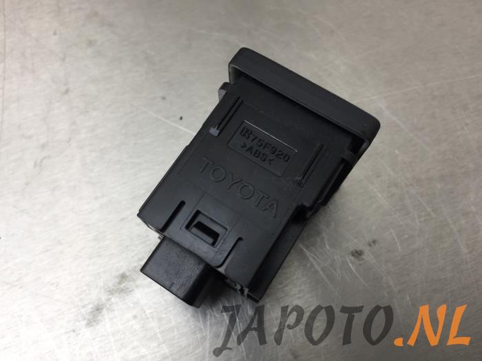 Interruptor de un Toyota RAV4 (A4) 2.0 D-4D 16V 4x2 2014