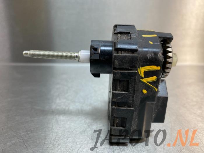 Używane Silnik reflektora Toyota RAV4 (A4) 2.0 D-4D 16V 4x2 Cena € 26,24 Procedura marży oferowane przez Japoto Parts B.V.