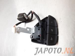 Used Steering wheel mounted radio control Subaru Forester (SH) 2.0D Price € 30,19 Inclusive VAT offered by Japoto Parts B.V.