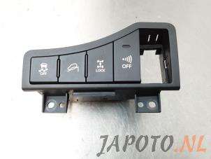 Usagé Commutateur Kia Sportage (SL) 2.0 CRDi 16V VGT 4x4 Prix € 24,14 Prix TTC proposé par Japoto Parts B.V.