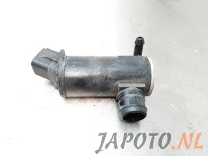 Used Rear screen washer pump Kia Sportage (SL) 2.0 CRDi 16V VGT 4x4 Price € 18,09 Inclusive VAT offered by Japoto Parts B.V.