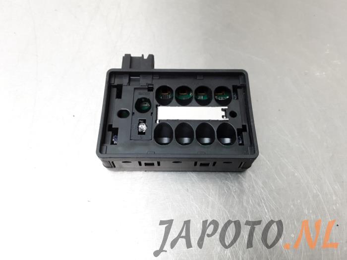 Begagnade Regnsensor Mazda CX-7 2.3 MZR DISI Turbo 16V Pris € 31,45 Marginaltabell erbjuds av Japoto Parts B.V.