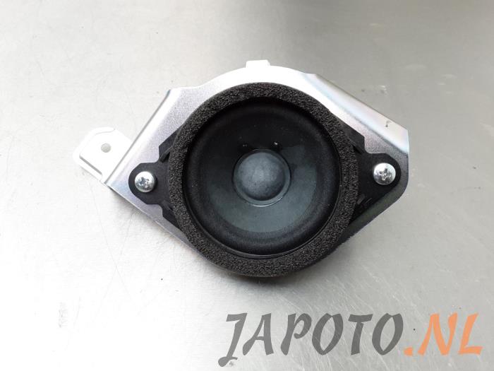Używane Glosnik Mazda CX-7 2.3 MZR DISI Turbo 16V Cena € 15,70 Procedura marży oferowane przez Japoto Parts B.V.