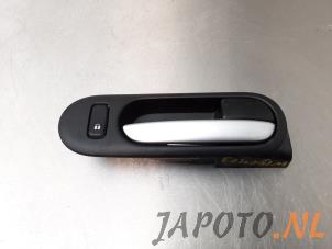 Używane Uchwyt drzwi prawych przednich wersja 4-drzwiowa Mazda CX-7 2.3 MZR DISI Turbo 16V Cena € 14,95 Procedura marży oferowane przez Japoto Parts B.V.