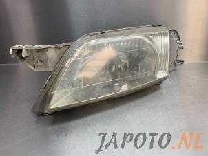 Używane Reflektor lewy Mazda Premacy 1.8 16V Cena € 24,95 Procedura marży oferowane przez Japoto Parts B.V.