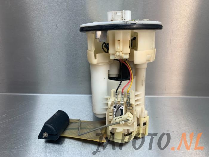 Usagé Pompe essence Toyota Camry (CV30) 3.0i V6 24V Prix € 52,45 Règlement à la marge proposé par Japoto Parts B.V.