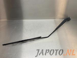 Used Front wiper arm Nissan Juke (F15) 1.6 16V Price € 19,95 Margin scheme offered by Japoto Parts B.V.
