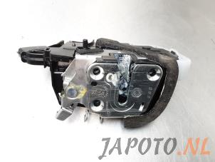 Usagé Serrure arrière droite Nissan Juke (F15) 1.6 16V Prix € 29,99 Règlement à la marge proposé par Japoto Parts B.V.