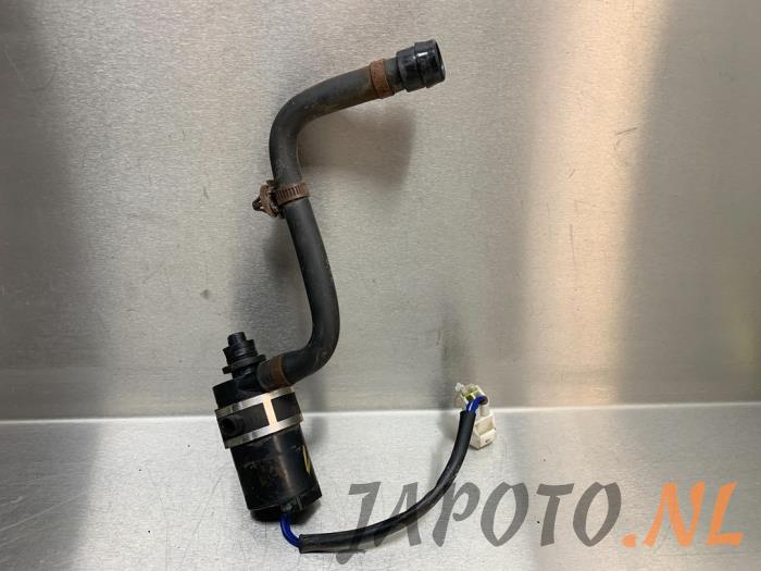 Używane Pompa spryskiwacza reflektorów Subaru Forester (SH) 2.0D Cena € 31,45 Procedura marży oferowane przez Japoto Parts B.V.