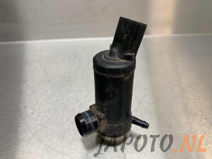 Rear screen washer pump from a Subaru Forester (SH) 2.0D 2011