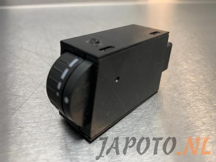Używane Sciemniacz kokpitowy Subaru Forester (SH) 2.0D Cena € 10,49 Procedura marży oferowane przez Japoto Parts B.V.