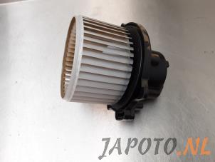 Usados Motor de ventilador de calefactor Suzuki Jimny Hardtop 1.3i 16V VVT 4x4 Metal Top Precio € 49,95 Norma de margen ofrecido por Japoto Parts B.V.