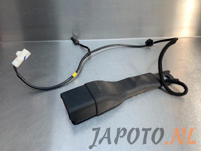 Insertion ceinture de sécurité avant droite d'un Toyota Aygo (B40) 1.0 12V VVT-i 2015