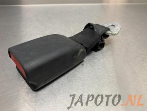 Usagé Insertion ceinture de sécurité arrière droite Toyota Aygo (B40) 1.0 12V VVT-i Prix € 14,95 Règlement à la marge proposé par Japoto Parts B.V.