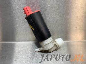 Used Rear screen washer pump Toyota Corolla (E12) 1.4 16V VVT-i Price € 14,95 Margin scheme offered by Japoto Parts B.V.