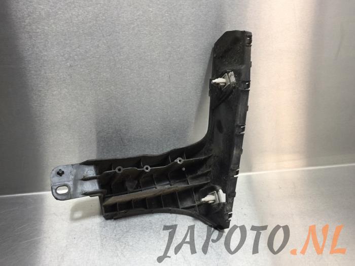 Rear bumper bracket, right from a Daihatsu Cuore (L251/271/276) 1.0 12V DVVT 2009