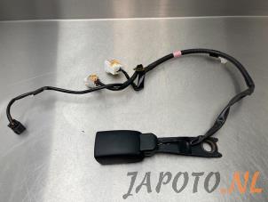 Usagé Insertion ceinture de sécurité avant gauche Lexus IS (E2) 250 2.5 V6 24V Prix € 24,95 Règlement à la marge proposé par Japoto Parts B.V.