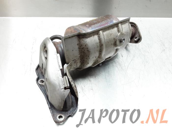 Toyota Yaris Exhaust manifolds + catalysts stock