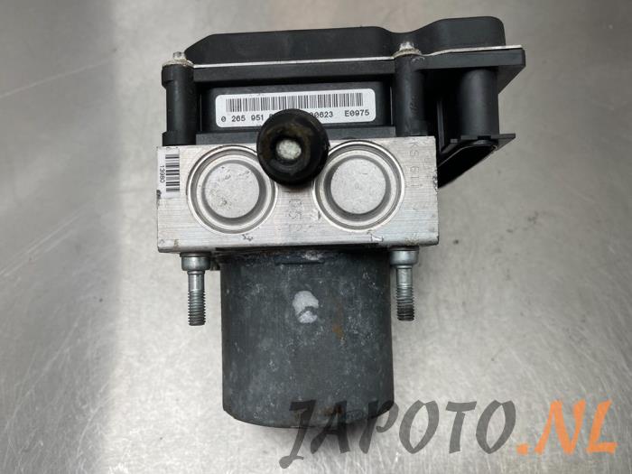 Używane Pompa ABS Subaru Forester (SH) 2.0D Cena € 104,99 Procedura marży oferowane przez Japoto Parts B.V.