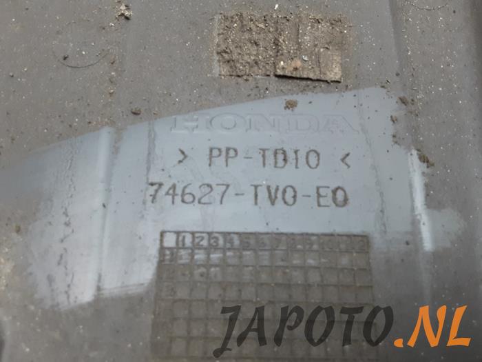 Schutzblech Boden van een Honda Civic (FK1/2/3) 1.8i VTEC 16V 2013