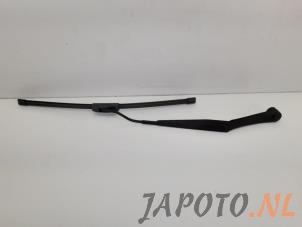 Used Front wiper arm Hyundai i10 (F5) 1.1i 12V Price € 14,95 Margin scheme offered by Japoto Parts B.V.