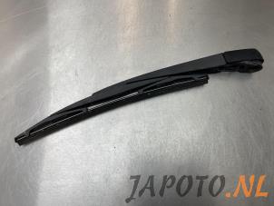 Used Rear wiper arm Mitsubishi Outlander (CW) 2.4 16V Mivec 4x2 Price € 14,95 Margin scheme offered by Japoto Parts B.V.