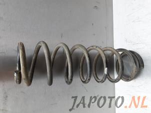 Usados Muelle helicoidal detrás Suzuki Jimny Hardtop 1.3i 16V VVT 4x4 Metal Top Precio € 19,95 Norma de margen ofrecido por Japoto Parts B.V.