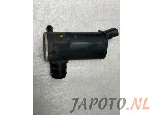 Used Windscreen washer pump Hyundai iX35 (LM) 1.6 GDI 16V Price € 19,95 Margin scheme offered by Japoto Parts B.V.
