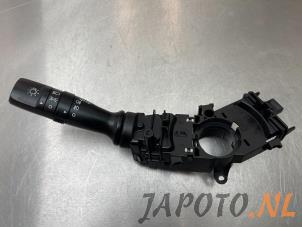 Usados Interruptor de luz Hyundai iX35 (LM) 1.6 GDI 16V Precio € 49,95 Norma de margen ofrecido por Japoto Parts B.V.