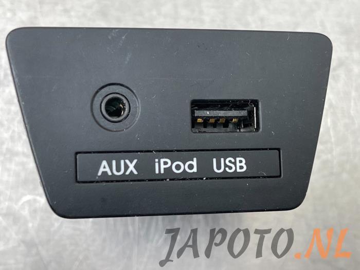 AUX / USB-Anschluss van een Hyundai iX35 (LM) 1.6 GDI 16V 2012