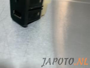 Gebrauchte AUX / USB-Anschluss Chevrolet Aveo 1.3 D 16V Preis € 14,95 Margenregelung angeboten von Japoto Parts B.V.
