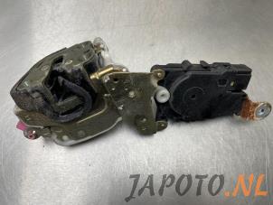 Usagé Serrure portière mécanique 4portes avant droite Subaru Legacy Wagon (BG) 2.2i GX 16V 4x4 Prix € 24,95 Règlement à la marge proposé par Japoto Parts B.V.
